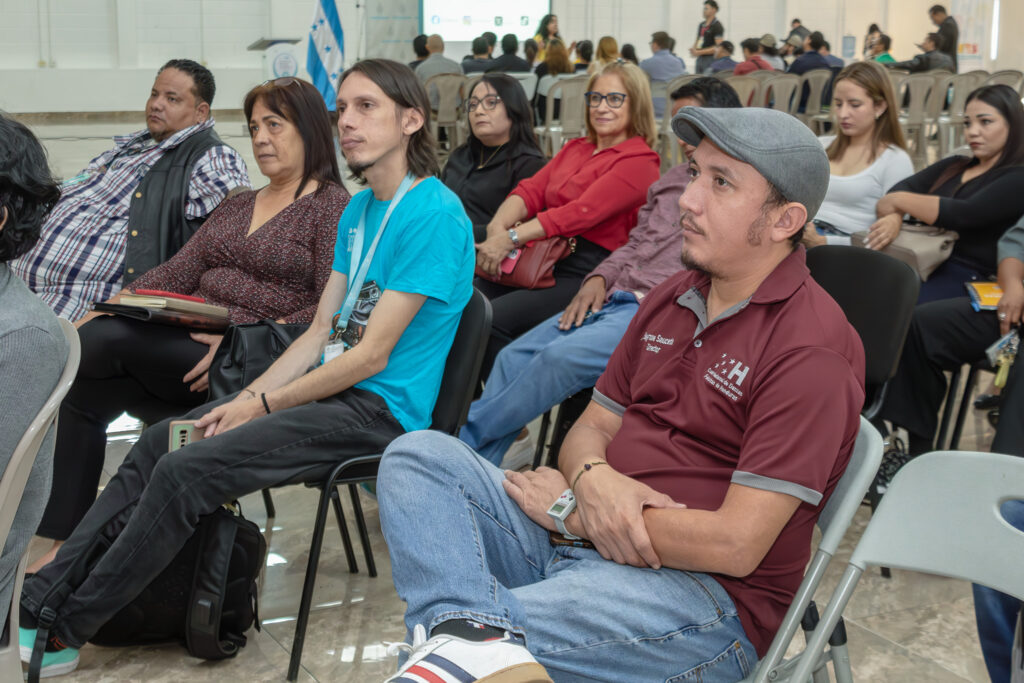 Durante las capacitaciones participaron compañeras y compañeros de todas las dependencias de la SECAPPH.