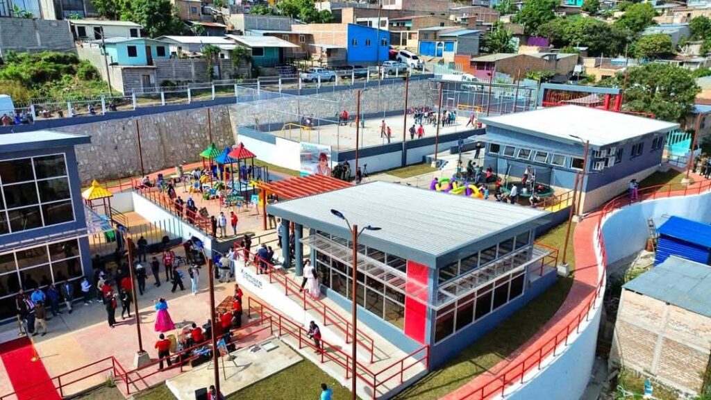 El Centro Integral Isy Obed Murillo cuenta con diversas salas para el desarrollo educativo y cultural