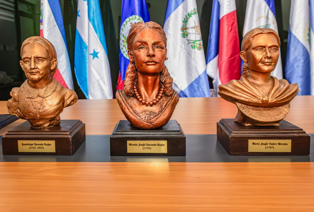 Las esculturas rinden homenaje a 5 mujeres hondureñas valiosas