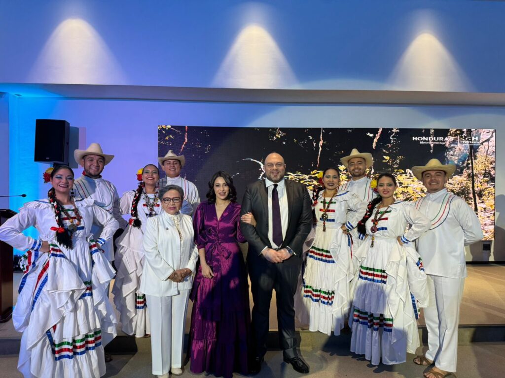 Noche Cultural y Literaria en honor a Juan Ramon Molina