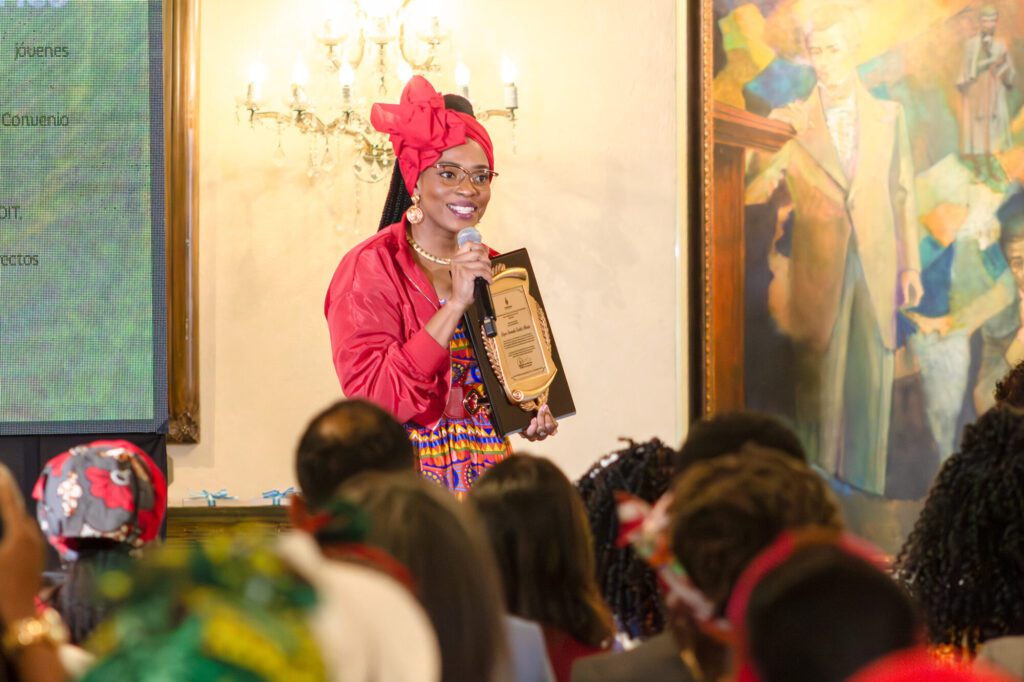 Reyna Samanta Casildo, galardonada en la categoría - Desarrollo Técnico-Científico