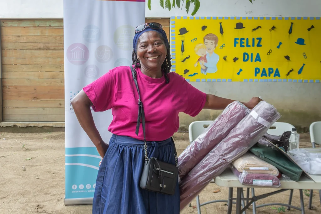 GIRA ENTREGA DE TELAS